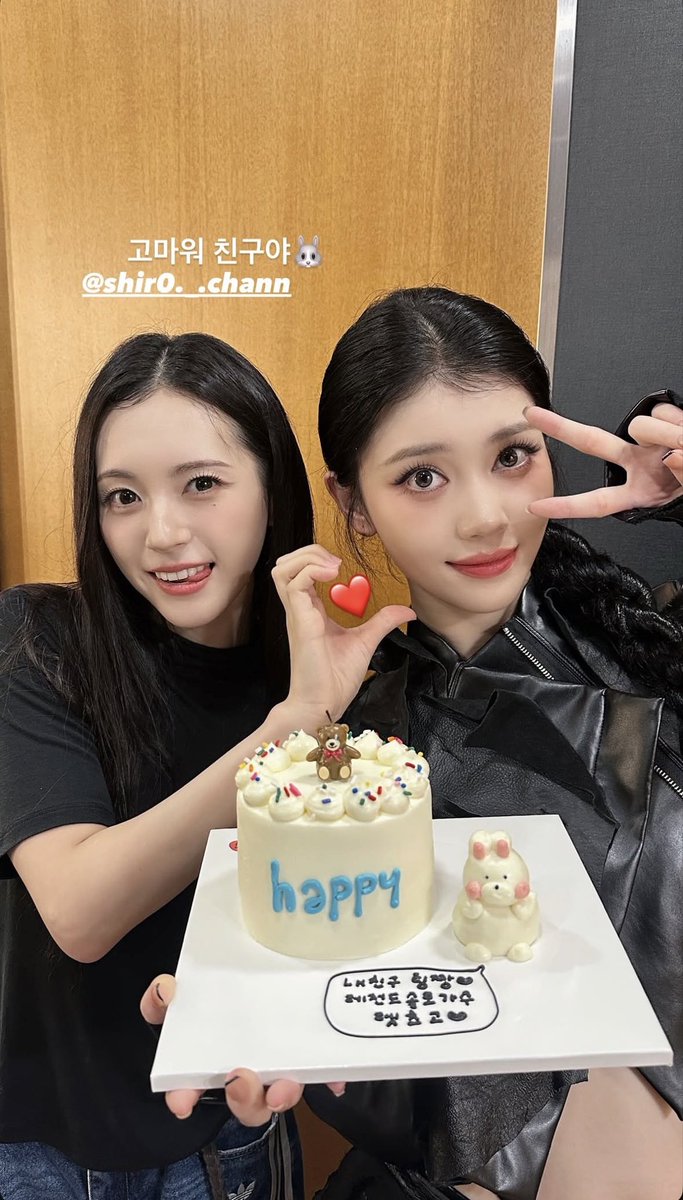 crwndxt2's tweet photo. kep1er &amp; mashiro going to support xiaoting for her solo debut stage😭😭😭 no bond stronger than the one these girls have https://t.co/CtLiXvAawS