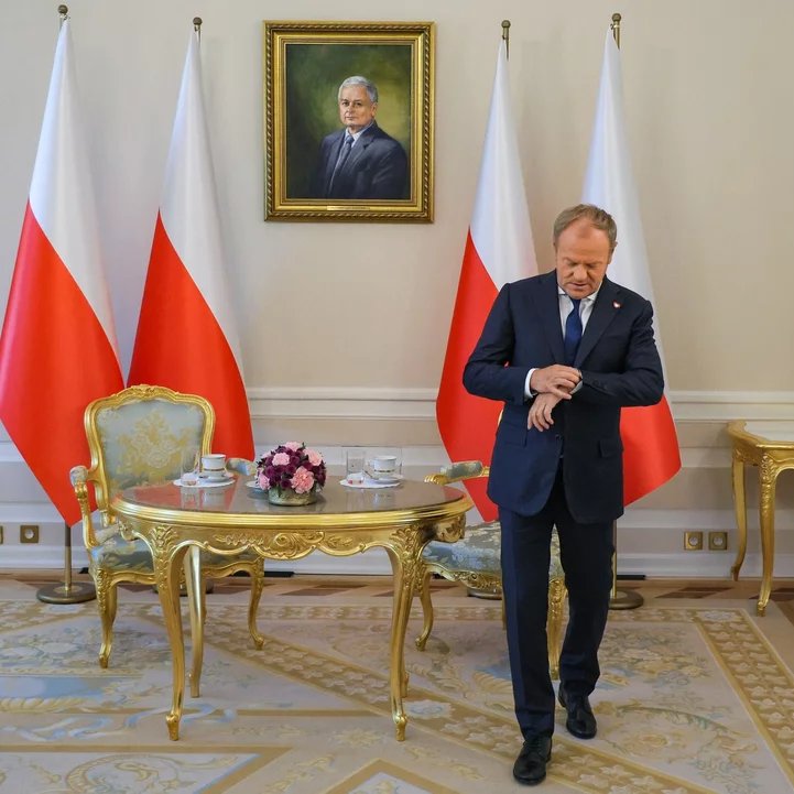 z0rr064's tweet photo. Panie Prezydencie Karolu Nawrocki, dziękuję Panu choćby tylko za to, w jaki sposób na oczach Polaków upokorzył Pan tą rudą kanalię. https://t.co/z7M0u11LNU