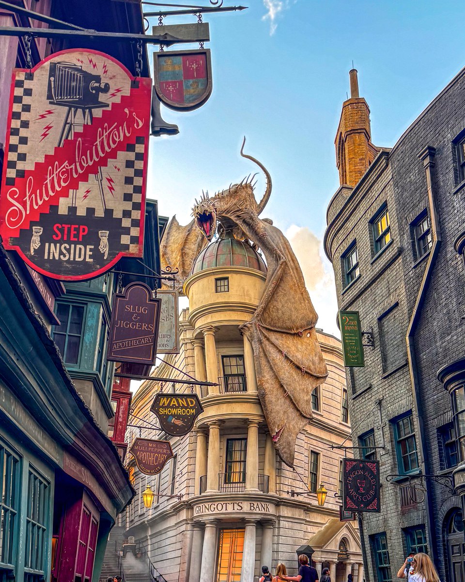 UniversalORL's tweet photo. We could stare at this view for hours. https://t.co/DJAMjrgJSy