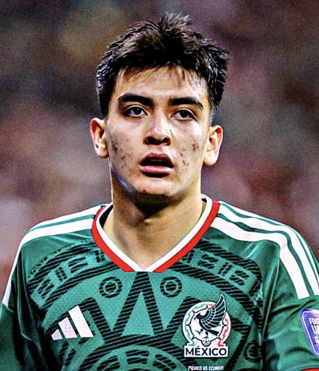 AllFutbolMX's tweet photo. 🚨🤯 BREAKING: PSG IS EMERGING AS A CONTENDER TO SIGN GILBERTO MORA. 🇫🇷✍🏼

Via @marca https://t.co/K2y2XPcL88