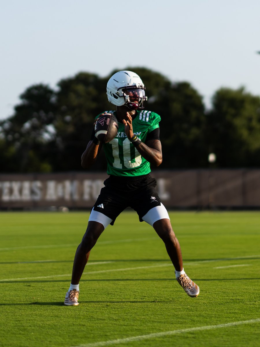 AggieFootball's tweet photo. First Day Out👍 https://t.co/c4GFFFlpO1