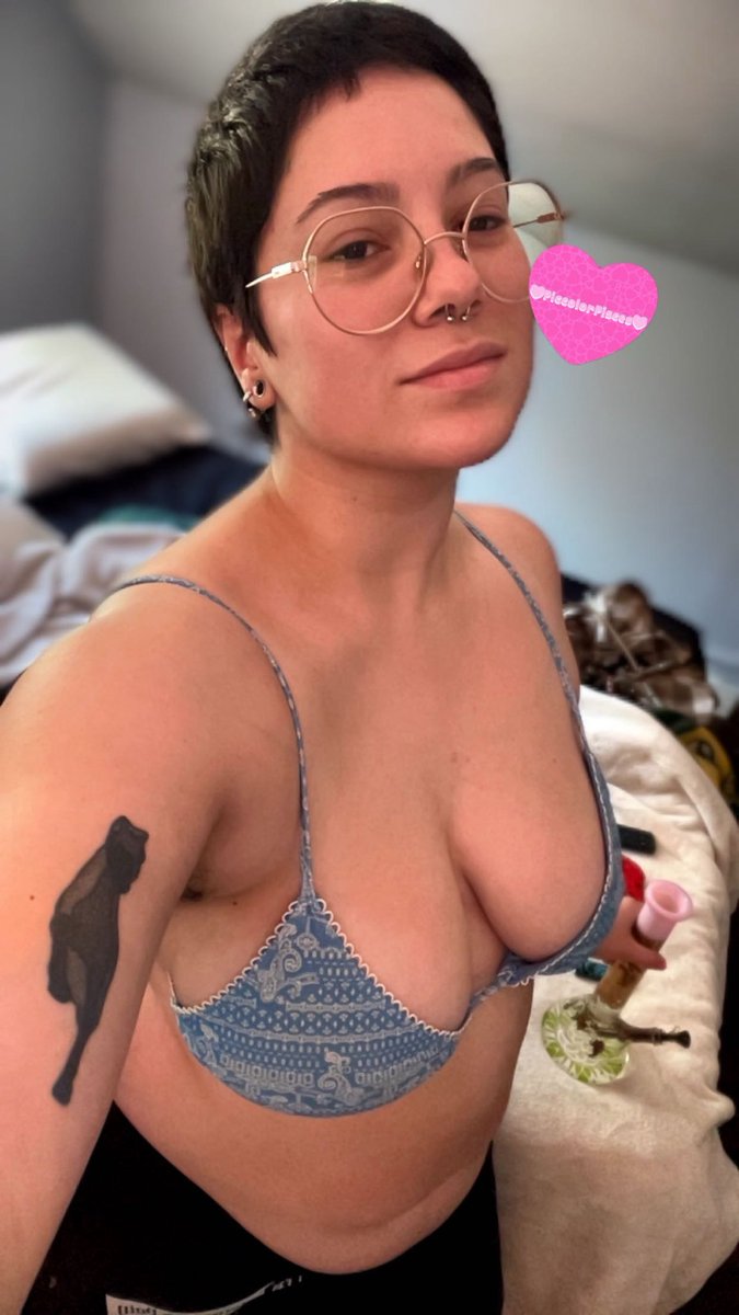 piccolorpisces's tweet photo. Used a slip knot to tie my top td 🪢💙 https://t.co/TxvqOik7Pq