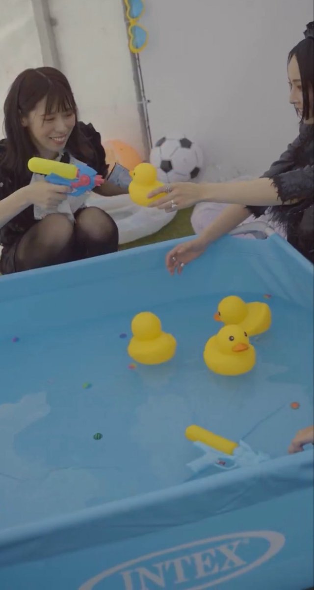 bouyatetsuya1's tweet photo. メイドさん達、プール遊び🏖️流行ってるのかぁ？？🤣

#bandmaid https://t.co/3khVXJFqQC