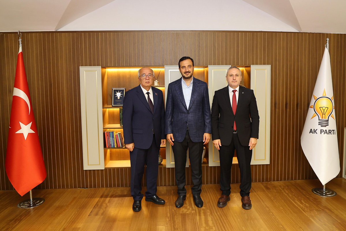 abdullahozdemir's tweet photo. Şile İlçe Başkanımız @erdoganakgull ve Şile Belediye Başkan Vekilimiz @SacitTerziSile ile İl Başkanlığımızda bir araya geldik.

Şile’mize yönelik yürütülen çalışmaların ve planlanan projelerin ele alındığı sunumda, önümüzdeki dönem yol haritamızı değerlendirdik. Ortak akıl ve güçlü koordinasyonla, Şile’miz için üretmeye, yatırım ve hizmet odaklı çalışmalarımızı kararlılıkla sürdürmeye devam edeceğiz.