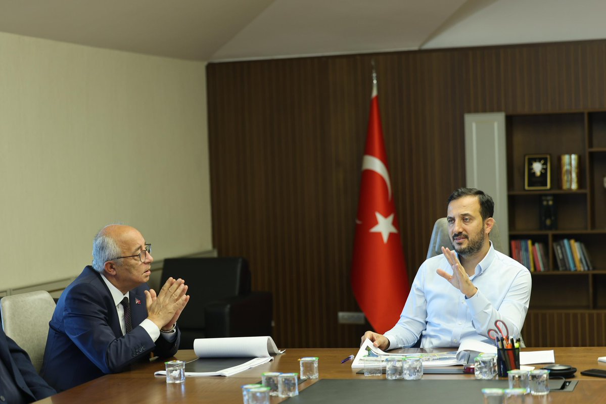 abdullahozdemir's tweet photo. Şile İlçe Başkanımız @erdoganakgull ve Şile Belediye Başkan Vekilimiz @SacitTerziSile ile İl Başkanlığımızda bir araya geldik.

Şile’mize yönelik yürütülen çalışmaların ve planlanan projelerin ele alındığı sunumda, önümüzdeki dönem yol haritamızı değerlendirdik. Ortak akıl ve güçlü koordinasyonla, Şile’miz için üretmeye, yatırım ve hizmet odaklı çalışmalarımızı kararlılıkla sürdürmeye devam edeceğiz.