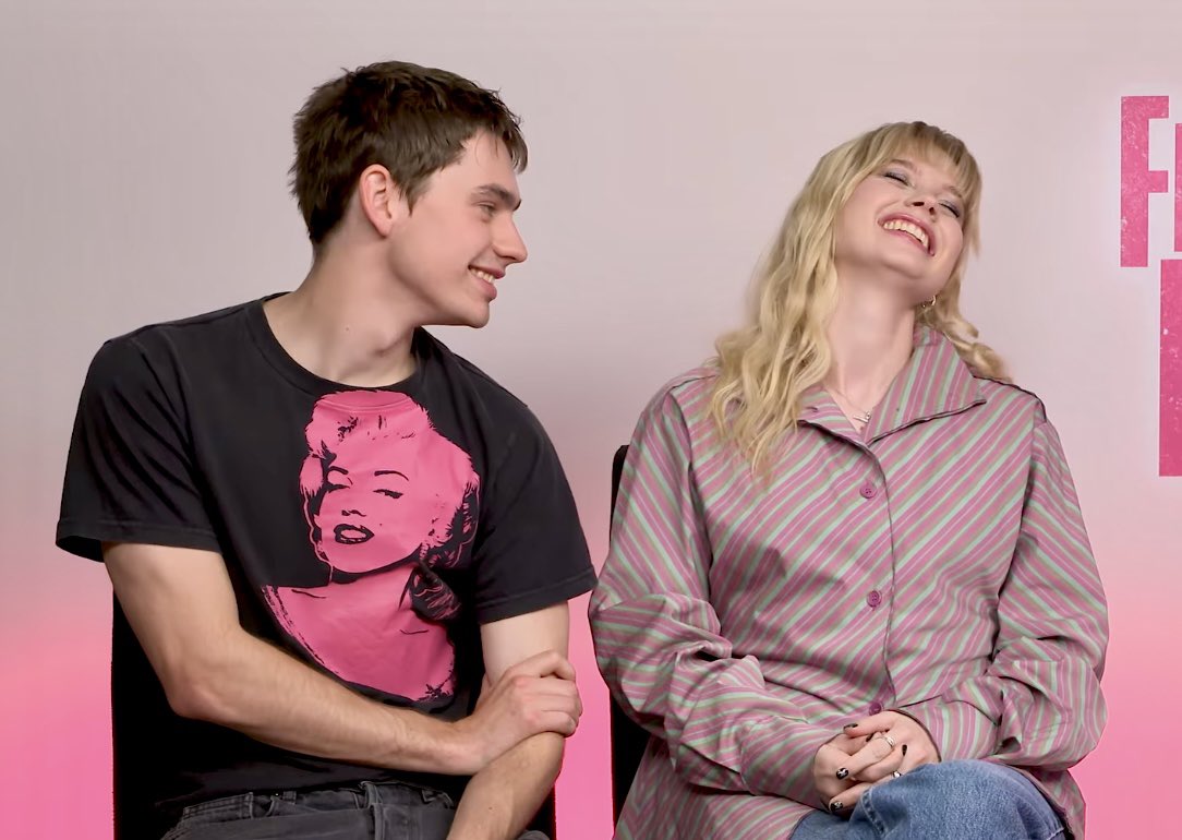 BenedictaLL's tweet photo. spike whenever angourie’s not looking:
SAAAAMMEEE 🤫😆 https://t.co/4lvbCeZcOf