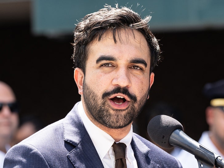 TMZ's tweet photo. 😬 Zohran Mamdani drowned out by boos during Staten Island NYPD event. 

Video: https://t.co/hGIb3ZLdJy https://t.co/iou8XuIMUD