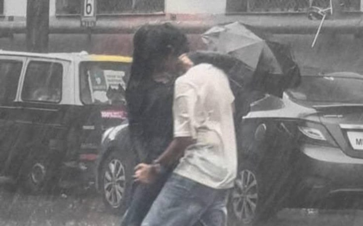 bythewaynikhil's tweet photo. the urge to experience a rainy night like this with the right person https://t.co/AiPiDLMpkt