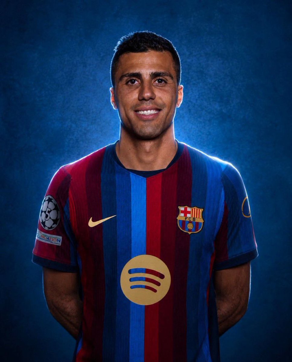 AbuOmar_FCB's tweet photo. والله إني أتخيل رودري بقميص برشلونة وأقشعر😭🤯

بيدري
رودري
أولمو
فيرمين
جافي

إذا تمت صفقة رودري فأوروبا كلها بتعرف أن السيطرة على وسط الملعب اسمها برشلونة وامتلاك الكرة أمام هذا الخط بيكون عذابًا لأي خصم. https://t.co/vM8GObQutq