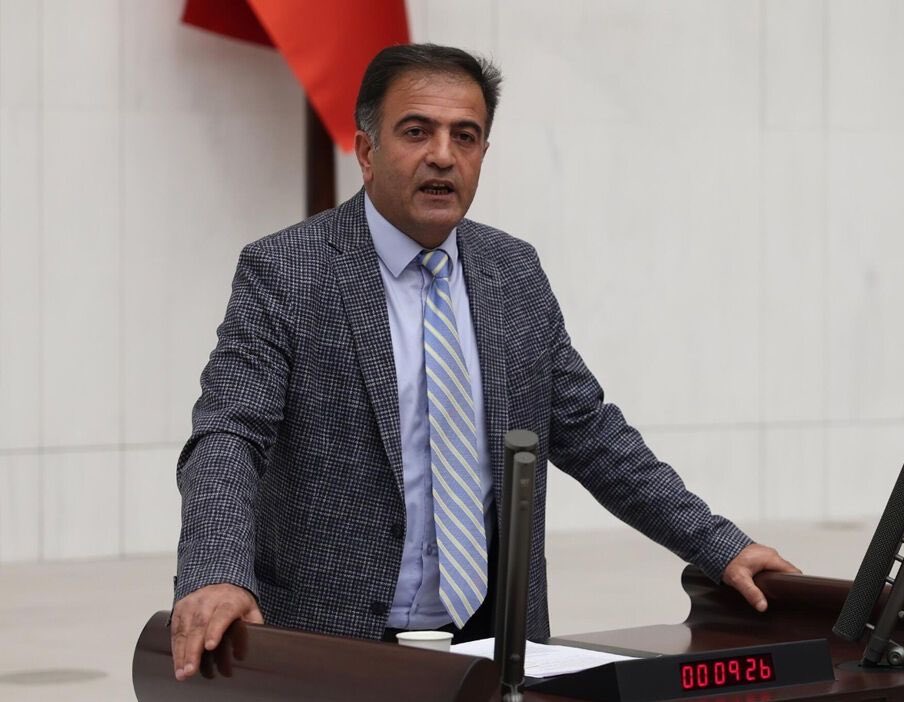 ajansoteki's tweet photo. DEM Partili Mehmet Kamaç: (Çerçeve Yasa hakkında) 

“Kürtlerin kimliği, dili, kültürü ve statüsü tartışmaları bundan sonra başlayacak.“ https://t.co/5GGnsKwthV