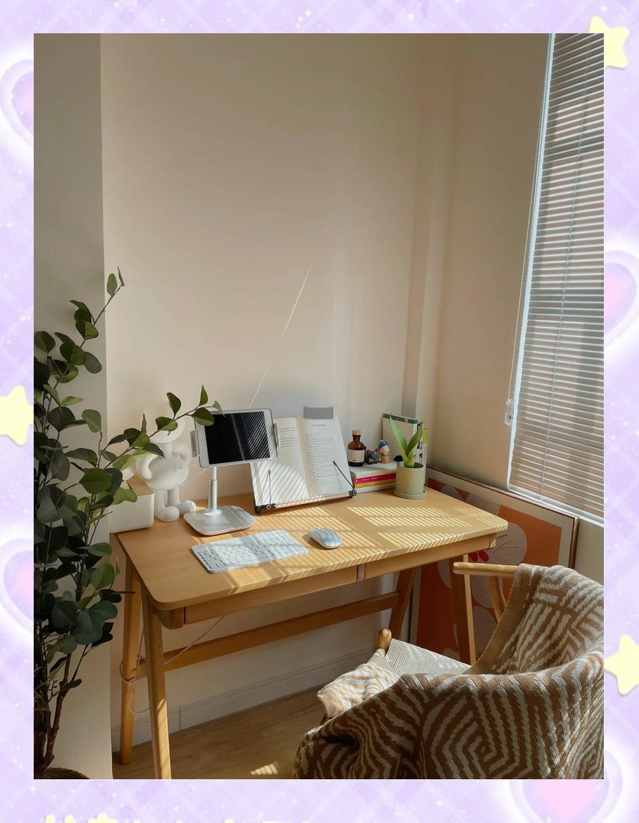 KathrynSucueiu's tweet photo. [Transform my desk into a 2pm focus station: sleek laptop + small succulent + warm desk lamp = no more mid-afternoon brain fog ]， https://t.co/lgzs5UtGlP