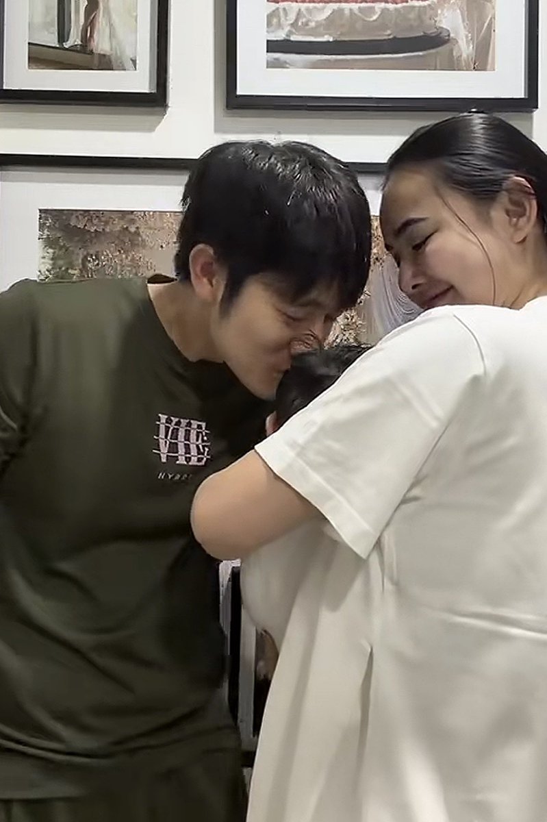 floo_rosee's tweet photo. SARIMINNN BANGUN LOOOO SMWWWW NI ADA VITAMIN!!!! 😭😭 https://t.co/RXlChFRQHy