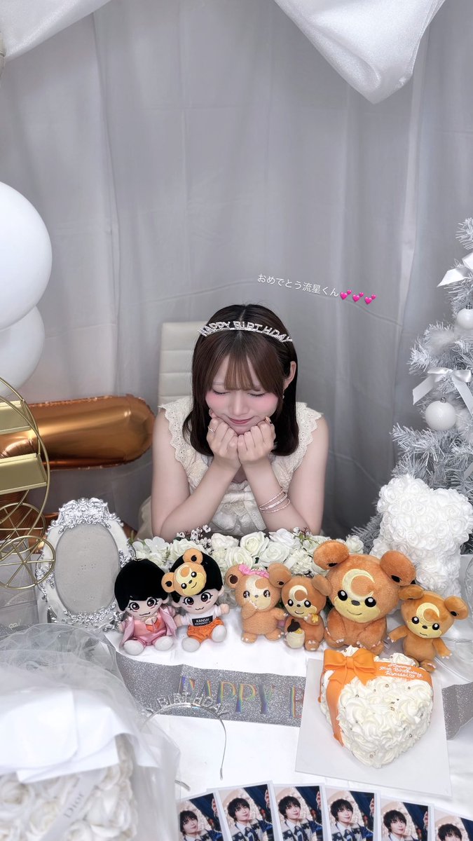 ryu_m87's tweet photo. だいすきな大西流星くん🧡
２５歳のお誕生日おめでとう🎂💕✨
これからも世界で１番大好きでいさせてね🧡
２５歳も流星旋風をぶんぶん巻き起こして" 最高な景色 "を一緒に見ていこうね💘
９９本の白いバラの花言葉には｢永遠の愛｣ 「ずっと一緒にいよう｣って意味があるんだよ🤍
#大西流星誕生祭 https://t.co/B3F944aJzp