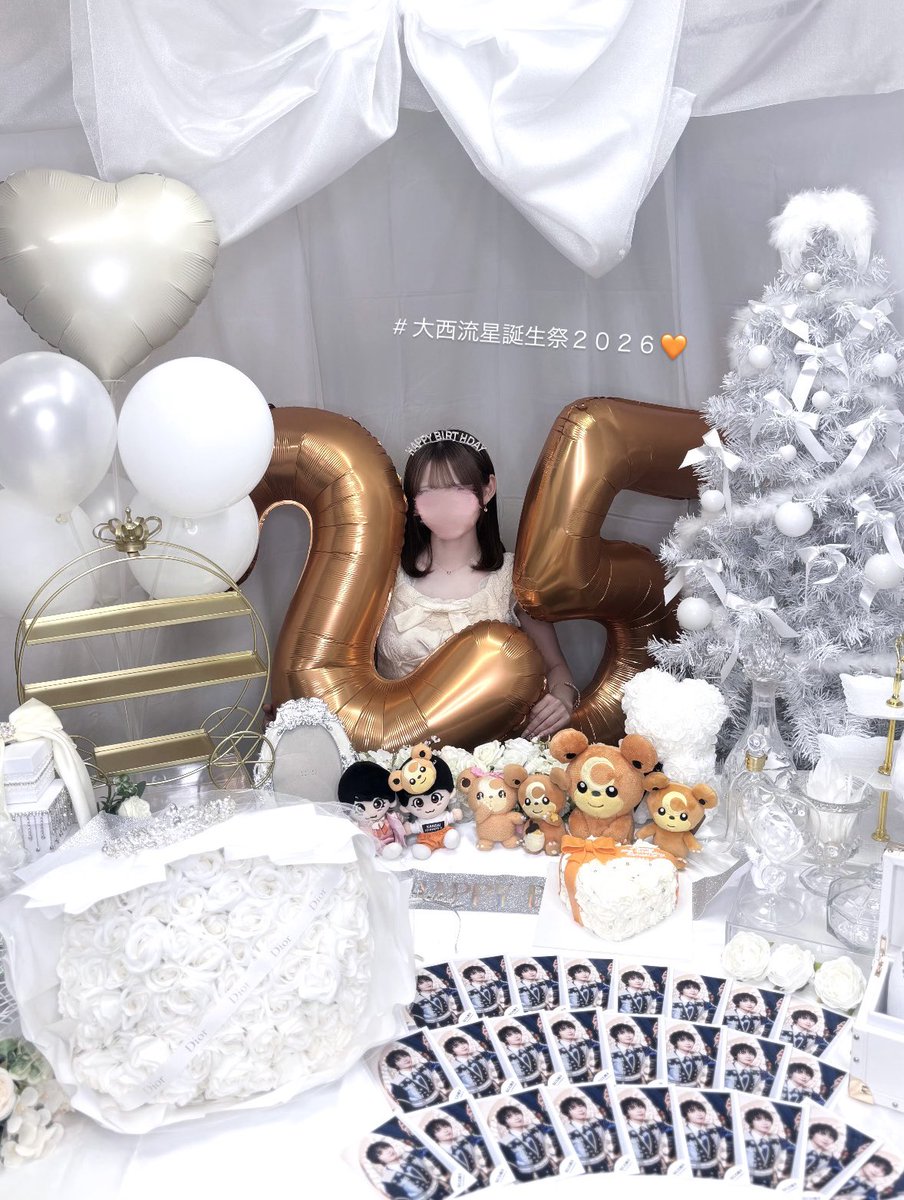 ryu_m87's tweet photo. だいすきな大西流星くん🧡
２５歳のお誕生日おめでとう🎂💕✨
これからも世界で１番大好きでいさせてね🧡
２５歳も流星旋風をぶんぶん巻き起こして" 最高な景色 "を一緒に見ていこうね💘
９９本の白いバラの花言葉には｢永遠の愛｣ 「ずっと一緒にいよう｣って意味があるんだよ🤍
#大西流星誕生祭 https://t.co/B3F944aJzp