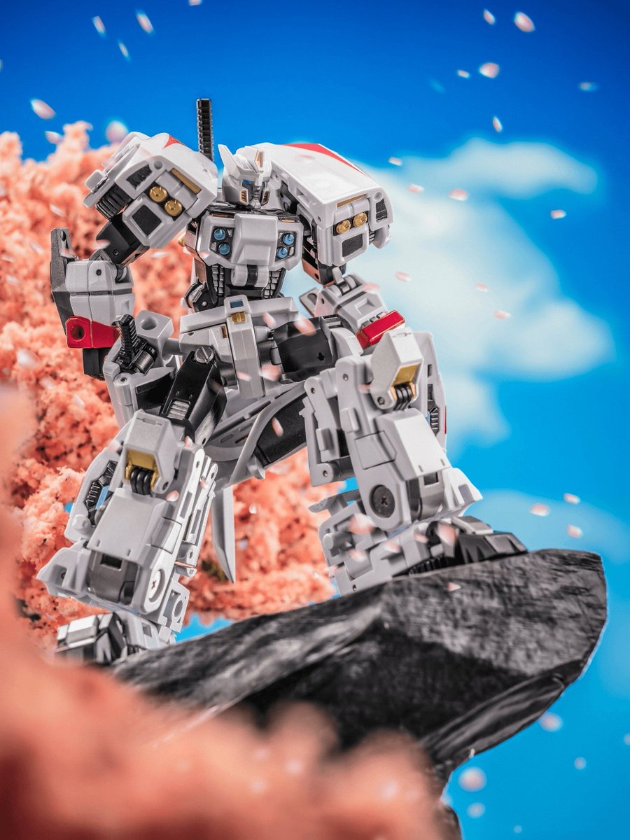 chosenprime's tweet photo. Newage Toys S02 Ronin, is now up for pre-order! Check out the links.

https://t.co/ubZloHV12M https://t.co/EdrMRFCv8w