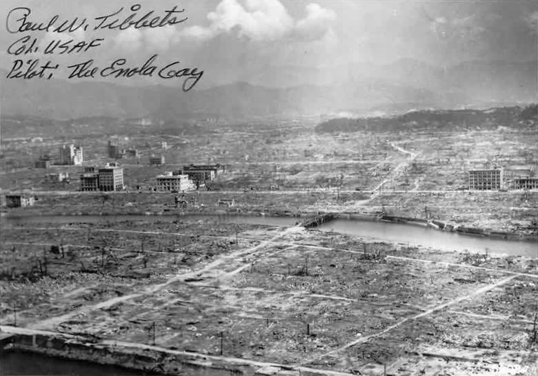 raza_naeem1979's tweet photo. <god's bomb> Today, 81 years ago, on #August6 1945, while this day was dawning, #Hiroshima too lost its life. The #atomicbomb 's first appearance incinerated this city & its people in an instant.
The few survivors, mutilated sleepwalkers, wandered among the smoking ruins. https://t.co/3gS6tAdtkj