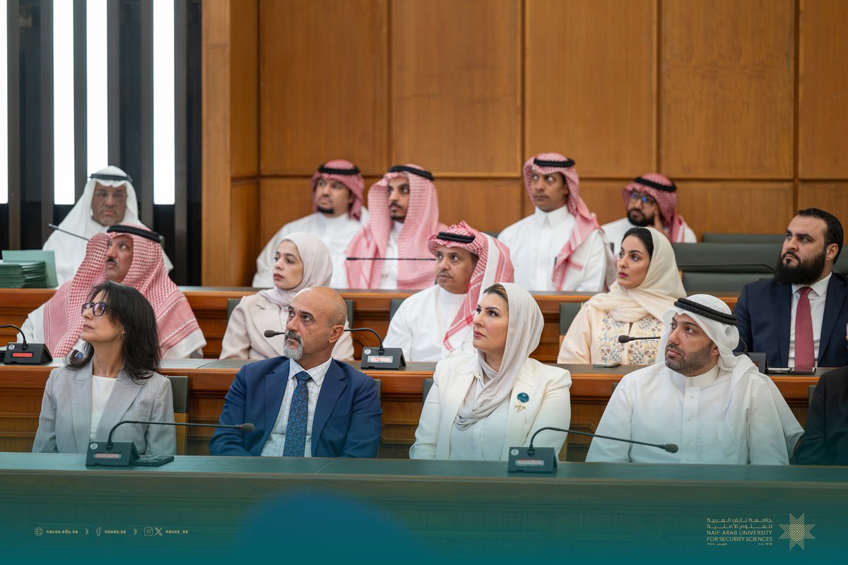 NAUSS_SA's tweet photo. برعاية معالي رئيس #جامعة_نايف_العربية، اختتمت الجامعة اليوم أعمال البرنامج التدريبي للدفعة الأولى من الدبلوم التنفيذي المعتمد لأمن الطيران، المنفذ بالتعاون مع @ksagaca، بمشاركة متدربين من 7 دول عربية، تعزيزًا للكفاءات المتخصصة ودعمًا لأمن وسلامة الطيران. https://t.co/UrQd6LtnCK