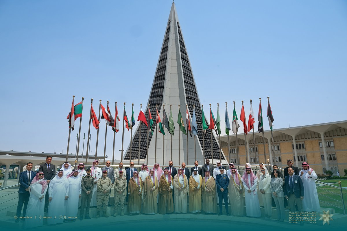NAUSS_SA's tweet photo. برعاية معالي رئيس #جامعة_نايف_العربية، اختتمت الجامعة اليوم أعمال البرنامج التدريبي للدفعة الأولى من الدبلوم التنفيذي المعتمد لأمن الطيران، المنفذ بالتعاون مع @ksagaca، بمشاركة متدربين من 7 دول عربية، تعزيزًا للكفاءات المتخصصة ودعمًا لأمن وسلامة الطيران. https://t.co/UrQd6LtnCK