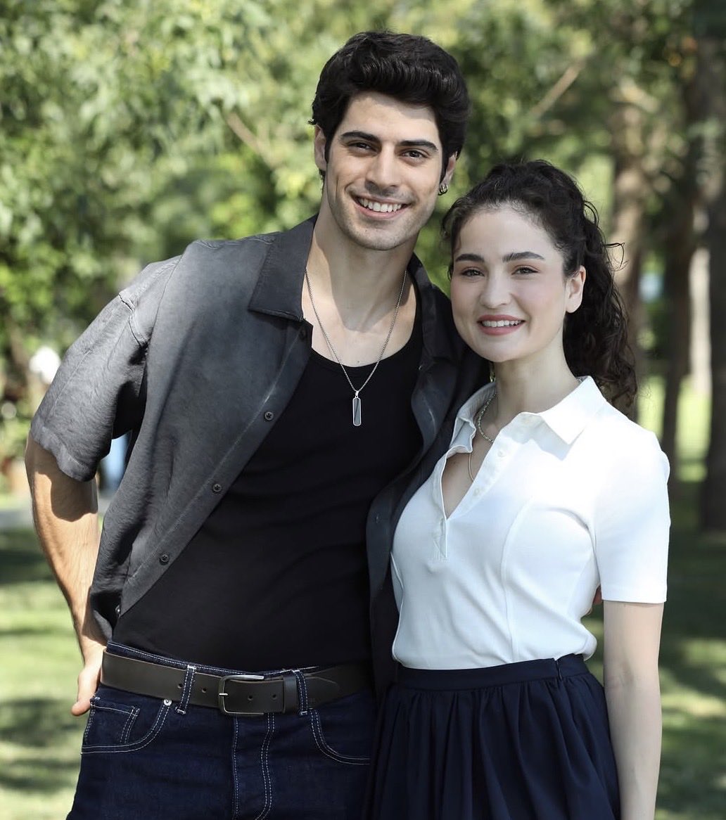 SceneNotes's tweet photo. En çok da sizin ışığınız, başarınız, umudunuz ve renkleriniz var olsun genç emektarlar 🤍

#MuhtemelAşk 
#ÖzgürBerber
#MelisMinkari https://t.co/wXlgmPIekc