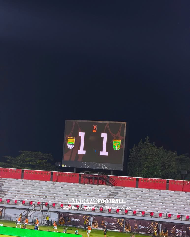 bandungfootball's tweet photo. End of 90 minutes!

2x45 tidak cukup memisahkan kedua tim.

Extra time it is! 😩

#BandungFootball #BFCOM #Persib #Bobotoh #PersibDay https://t.co/04bZ2TzoZO