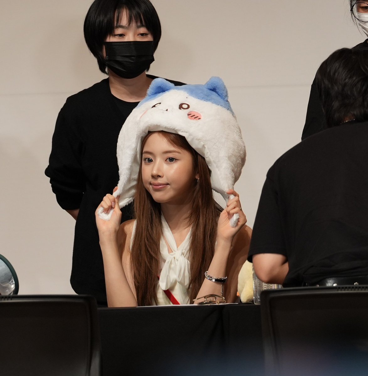 zhaochenghan's tweet photo. @NMIXX20220222 Hey! Did you happen to snap any shots of this Chiikawa prop? I made it myself but couldn’t get a good angle on my own photos. Happy to pay if you have some https://t.co/13c4yCyE5J