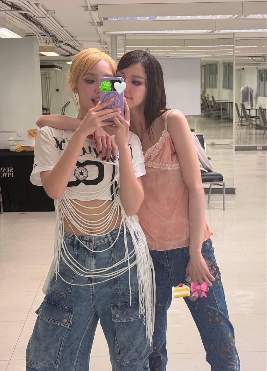 inyournivers's tweet photo. เก่งมากๆแล้ววันนี้ ทุกคนรักแจนจิงจิงมากๆนะลูก 🤍🎀 https://t.co/6qj2gDznNA