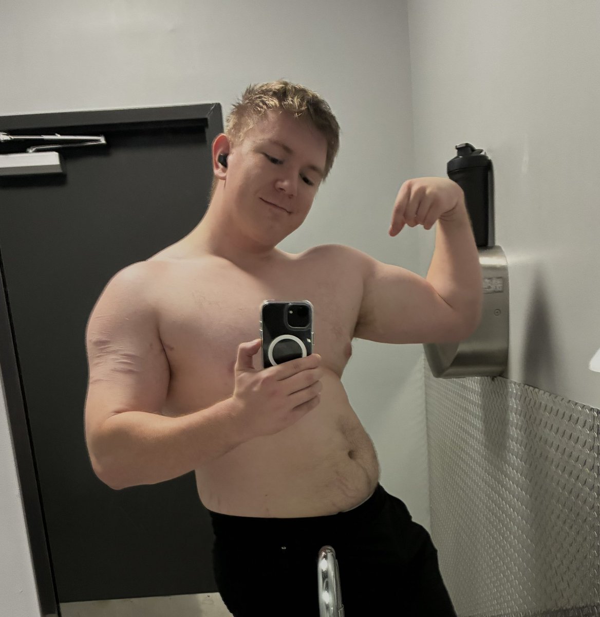 Joshontwt's tweet photo. finally a good gym day :P https://t.co/98konoE9Kq