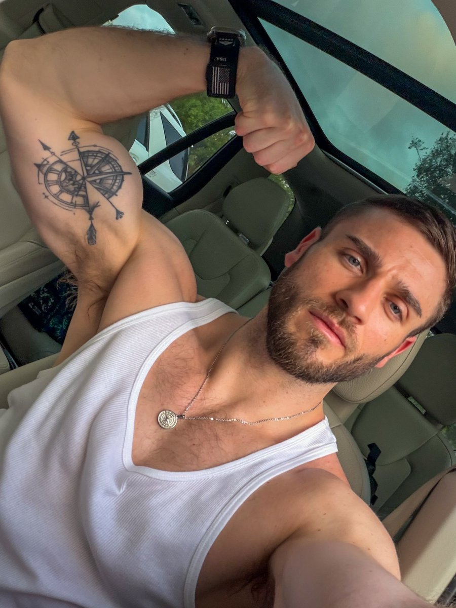 BrandonAllenSFW's tweet photo. Didn’t say a single word and this boy just sent to me. He knows his place and how to get my attention. 😈💪🏻 https://t.co/z7r0siPnHW