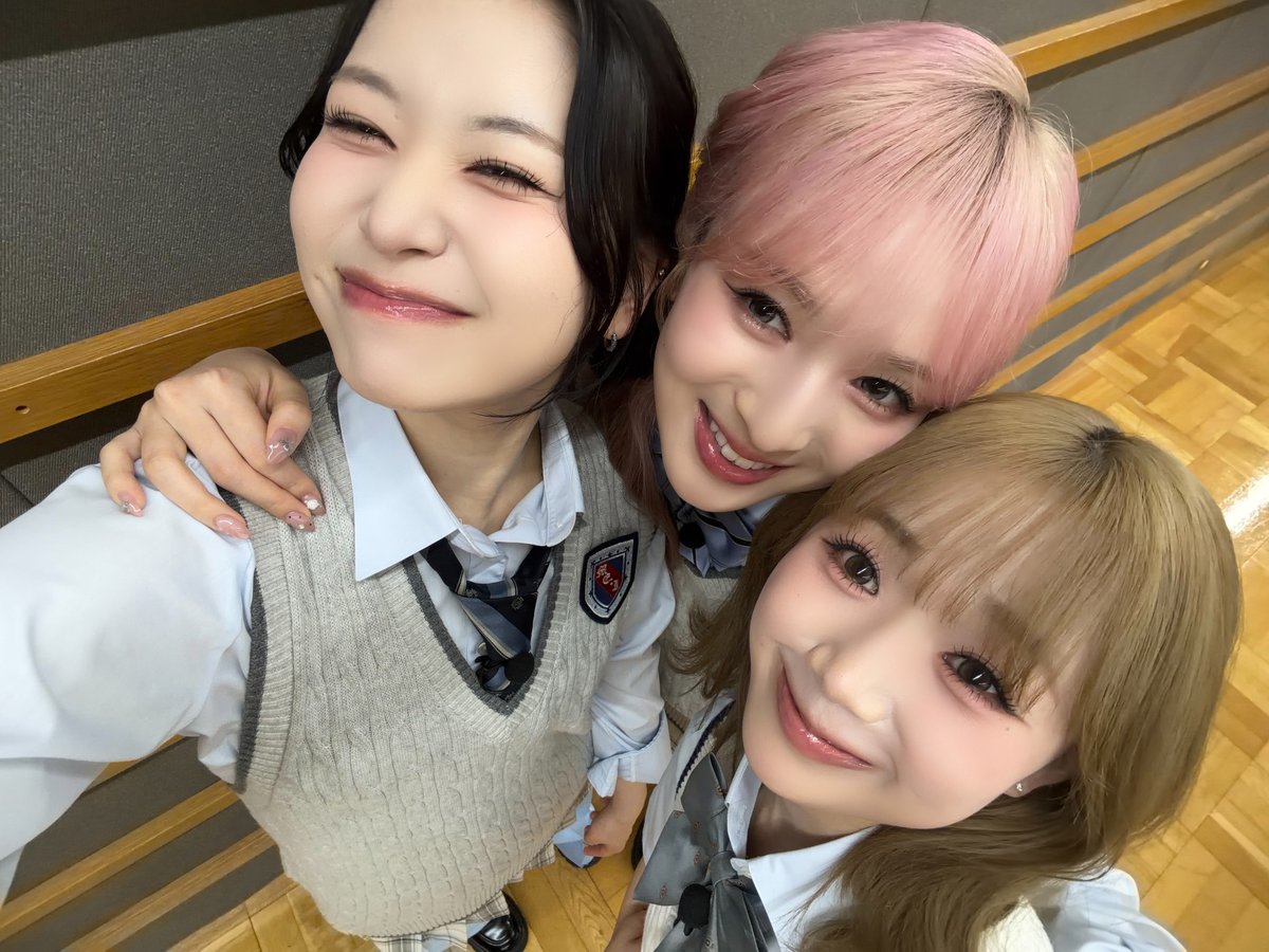 official__ME_I_'s tweet photo. 今回の「ME:Iに会いにきたよ！」は…❗️桃奈王子と文寧(ブンヤスシ)王子が、恵子姫を取り合う⁉️絶対見てくれよな‼️

@meiainikitayo
#ME_Iの会いにきたよ
#MOMONA
#ME_I #ミーアイ https://t.co/rIUxzONmzh