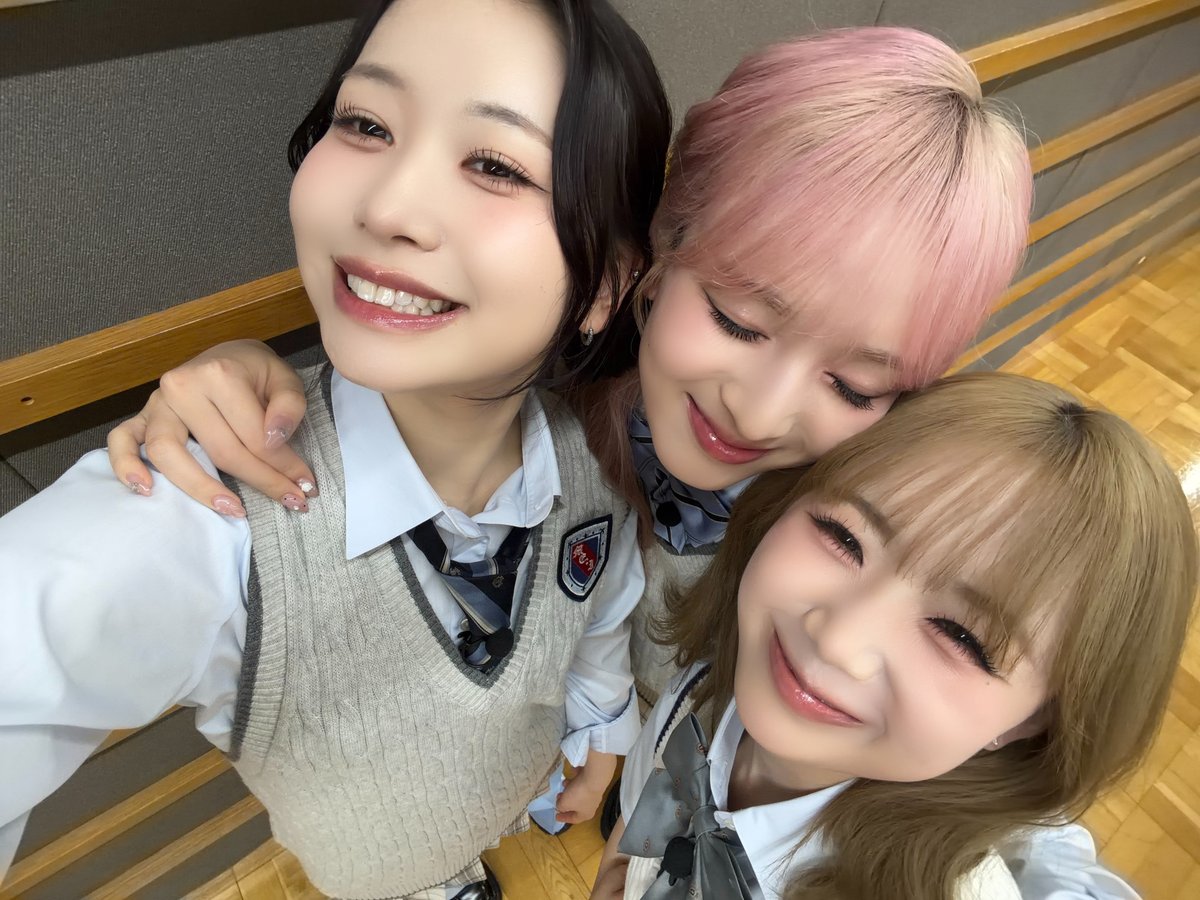 official__ME_I_'s tweet photo. 今回の「ME:Iに会いにきたよ！」は…❗️桃奈王子と文寧(ブンヤスシ)王子が、恵子姫を取り合う⁉️絶対見てくれよな‼️

@meiainikitayo
#ME_Iの会いにきたよ
#MOMONA
#ME_I #ミーアイ https://t.co/rIUxzONmzh