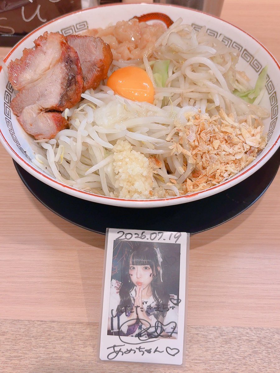 Uta_uchan's tweet photo. 久しぶりに豚山来た〜
FFさんのポスト見てから行きたくなってしまってた…!!
いただきまむちゃん🍜 https://t.co/9CaYruBk5d