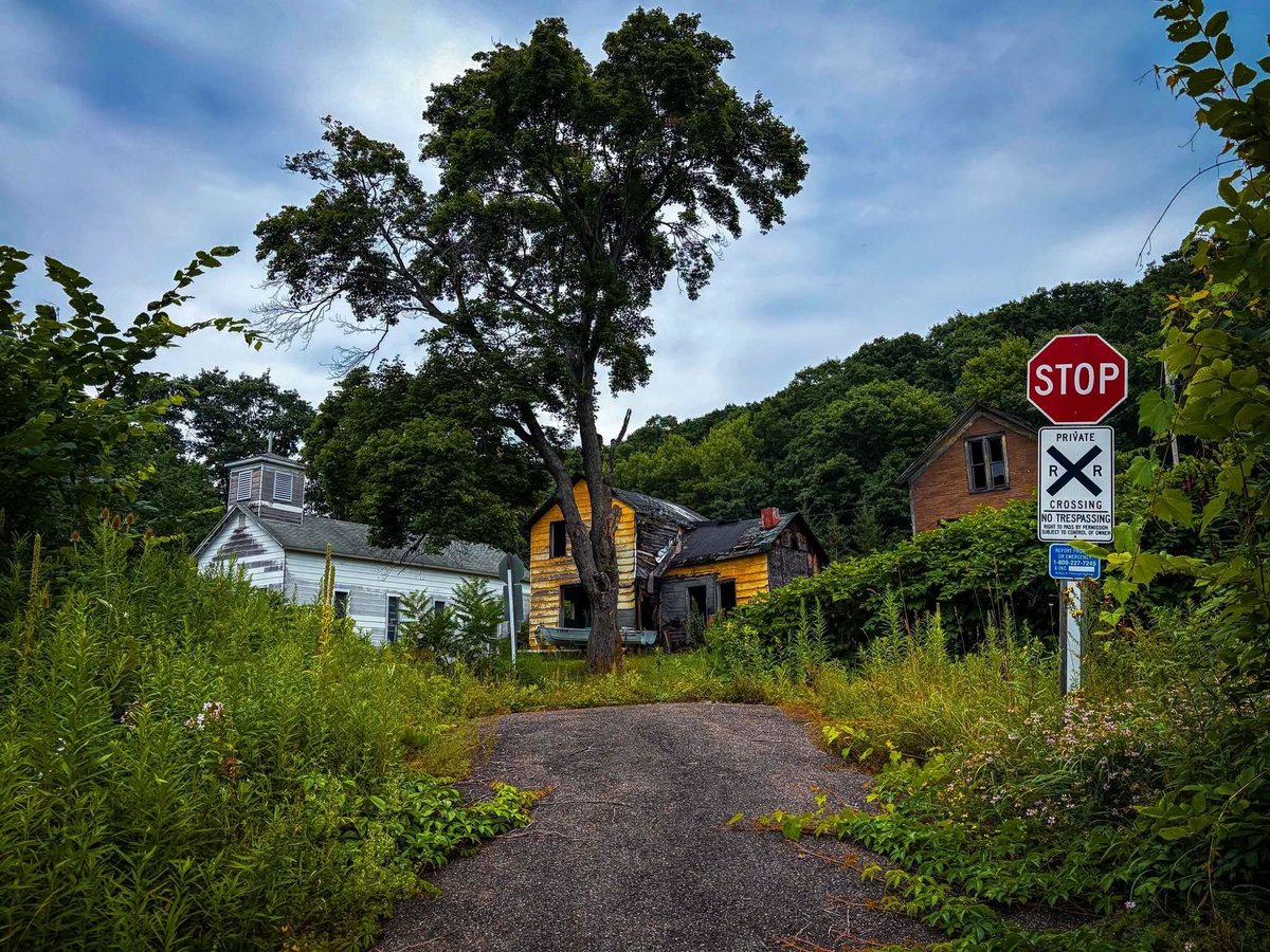 burger_burger3's tweet photo. @stevie_nickels Perpetual change...Found an abandoned village in southern New York off the side of the road. Looks like something out of an apocalyptic movie.
Who would explore this place?? 🏚️🛤️🚷
#newyork #backroads #explore #abandoned https://t.co/NLV96M6MrZ