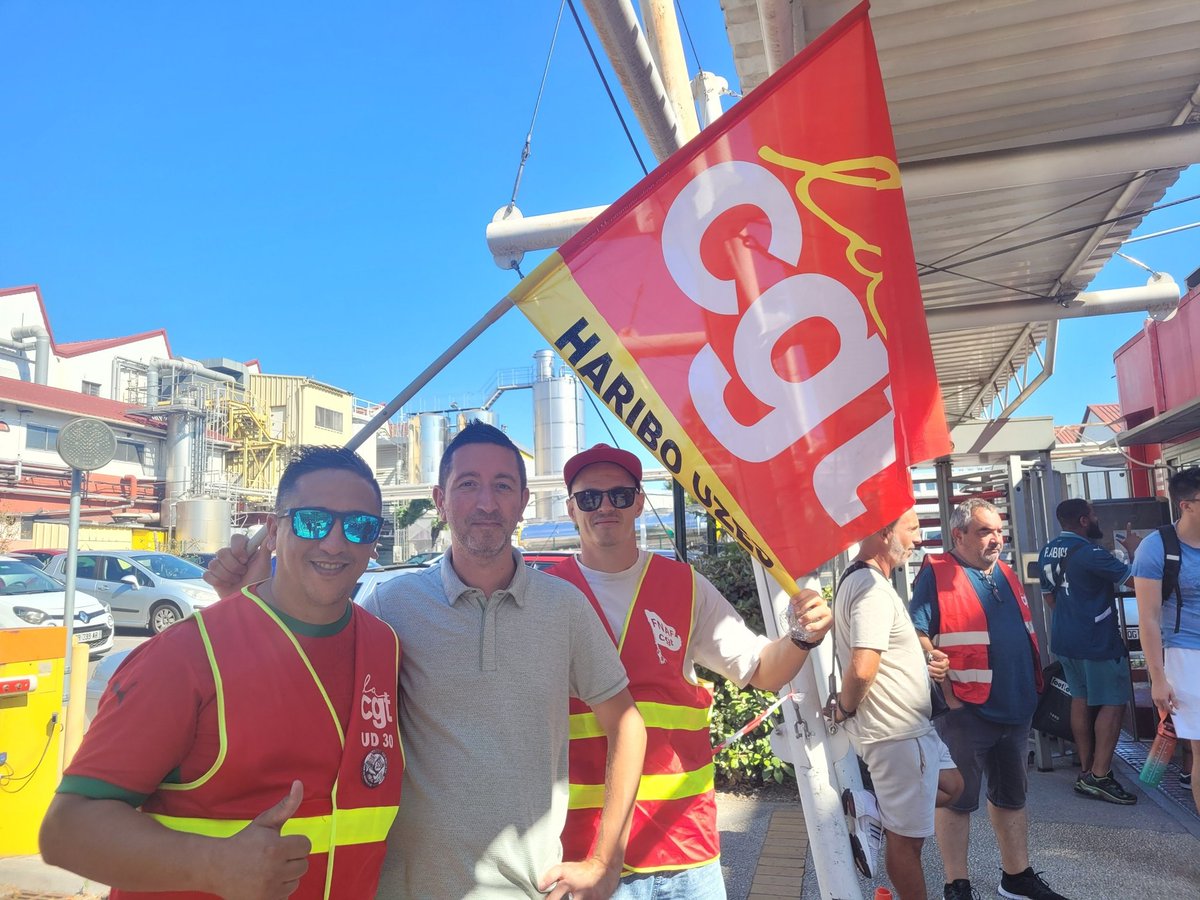 lfidep13's tweet photo. La @FranceInsoumise ce matin aux côtés des salarié·es d'Haribo Marseille. 

Depuis 6 semaines, les 180 salarié•es, avec leurs syndicats FO et CGT, se battent pour des hausses de salaires alors que le groupe a réalisé 36M€ de bénéfices. 

En 2027, place au partage des richesses! https://t.co/am41Oto0Pj