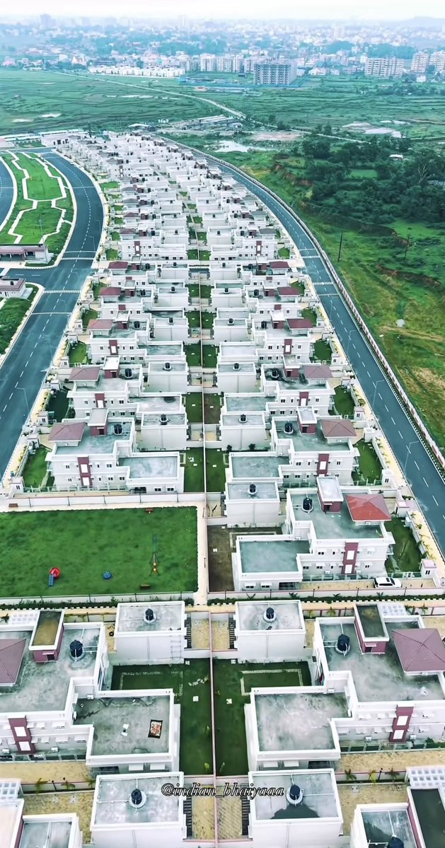 gemsofbabus_'s tweet photo. 🚨 Jharkhand Govt’s new MLA residential complex in Ranchi costs ₹216 crore for 70 duplex bungalows. About ₹3 crore each.

It is a luxury gated colony with wide roads and modern amenities. https://t.co/8yaAdudtZn