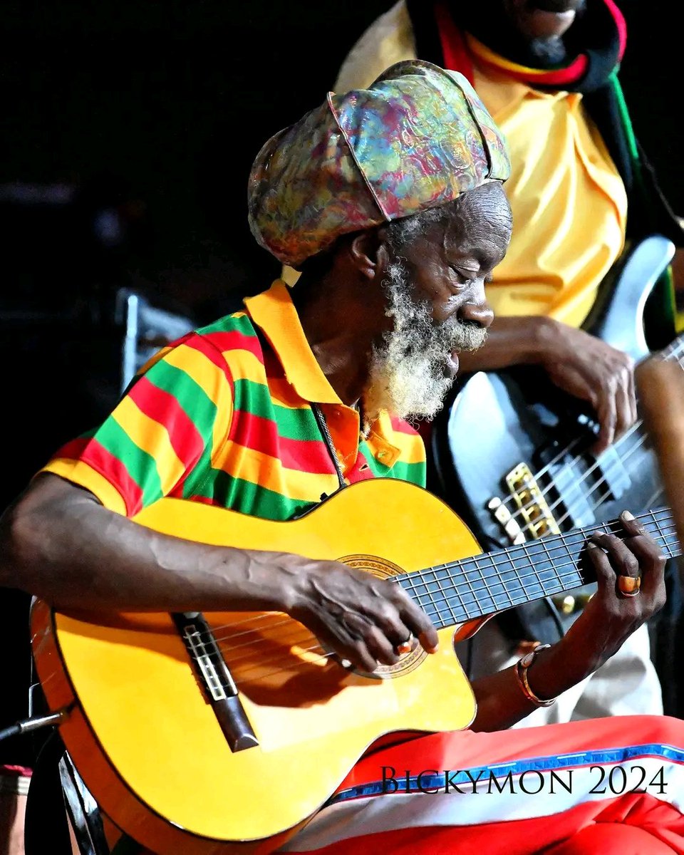 Jah_Ciple's tweet photo. Happy Earthstrong to the Maestro and Cultural Icon EARL CHINNA SMITH.. ❤❤🎸 More Life ❤

*August 6, 1955 ❤❤🎸

#bobmarleyandthewailers #soulsyndicate #theaggrovators #theupsetters #Innadeyard https://t.co/C6cVVNBm9j