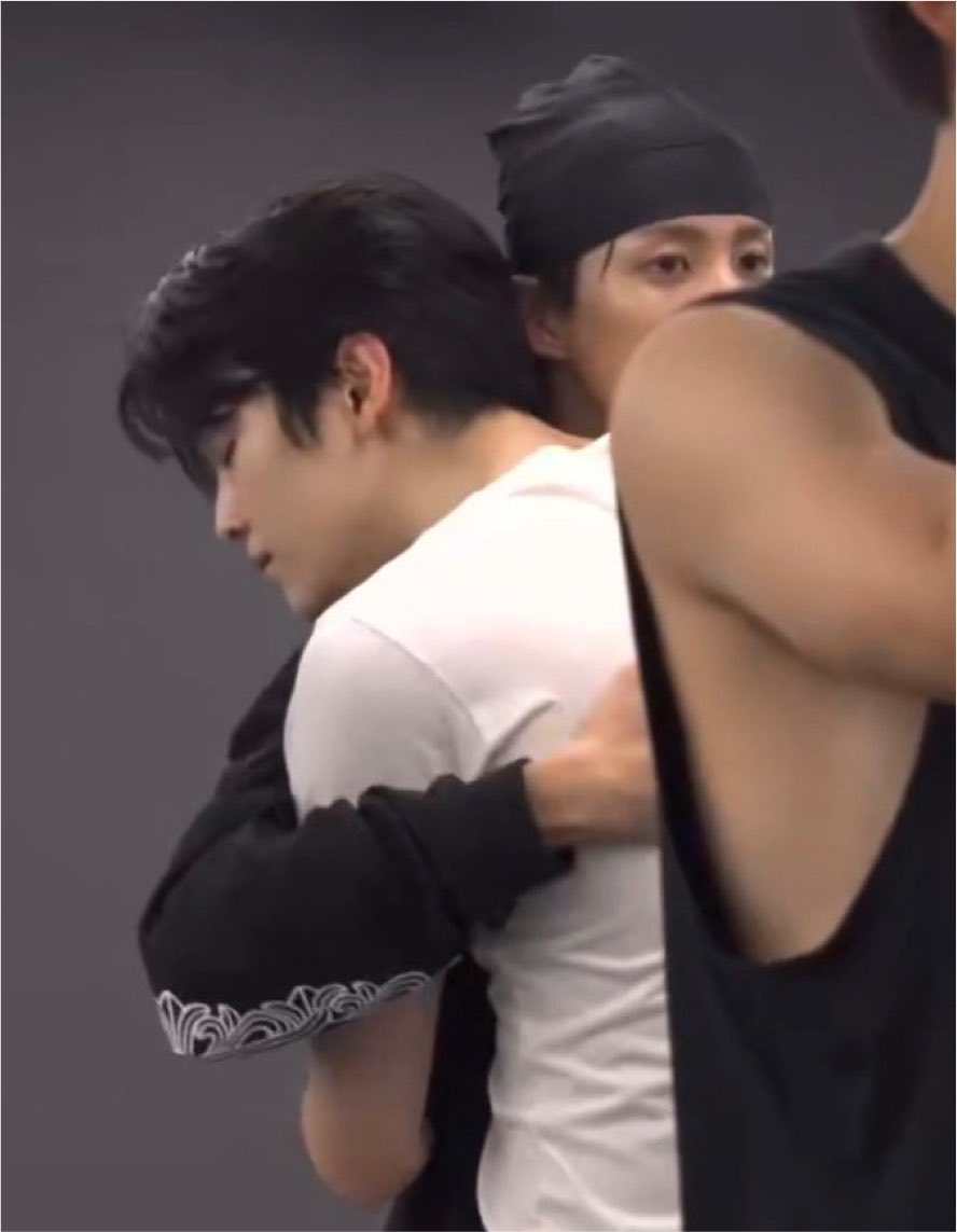 halochaniii's tweet photo. จะมีที่ไหนปลอดภัยเท่าไหล่แฟน คนไม่มีแฟนคงไม่เข้าใจ https://t.co/TPc89I0vxC