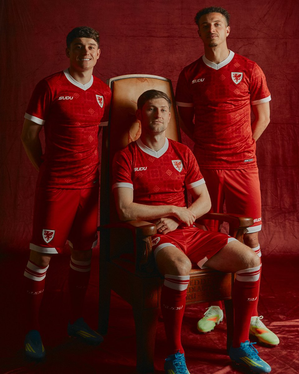 Cymru's tweet photo. Un crys. Un genedl. 🏴󠁧󠁢󠁷󠁬󠁳󠁿

Representing in our 2026/28 Cymru SUDU Home Kit. 🪡