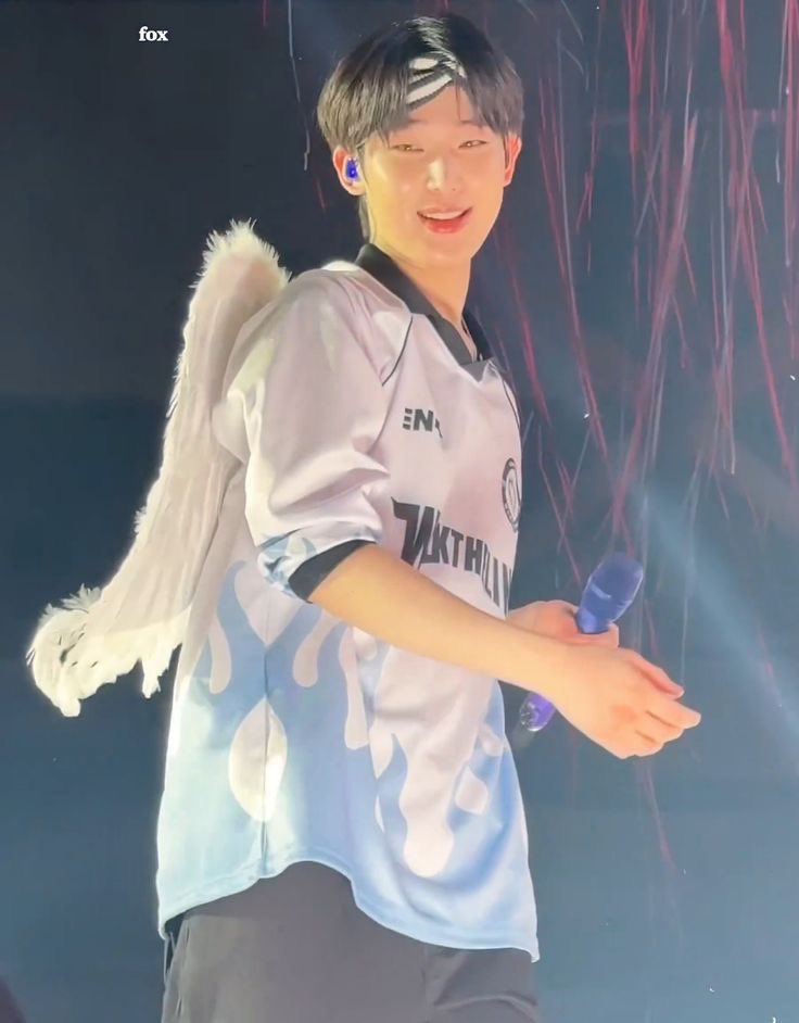 yamkkuwon's tweet photo. you are too precious for this cruel world, my love. https://t.co/888evva96I