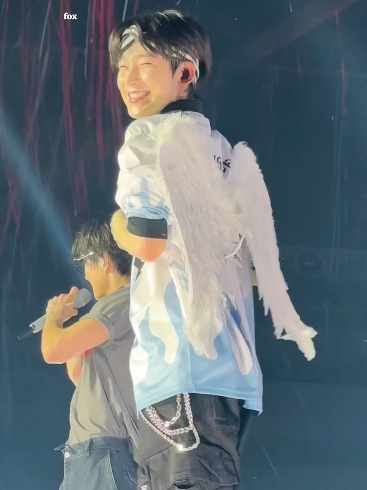 yamkkuwon's tweet photo. you are too precious for this cruel world, my love. https://t.co/888evva96I
