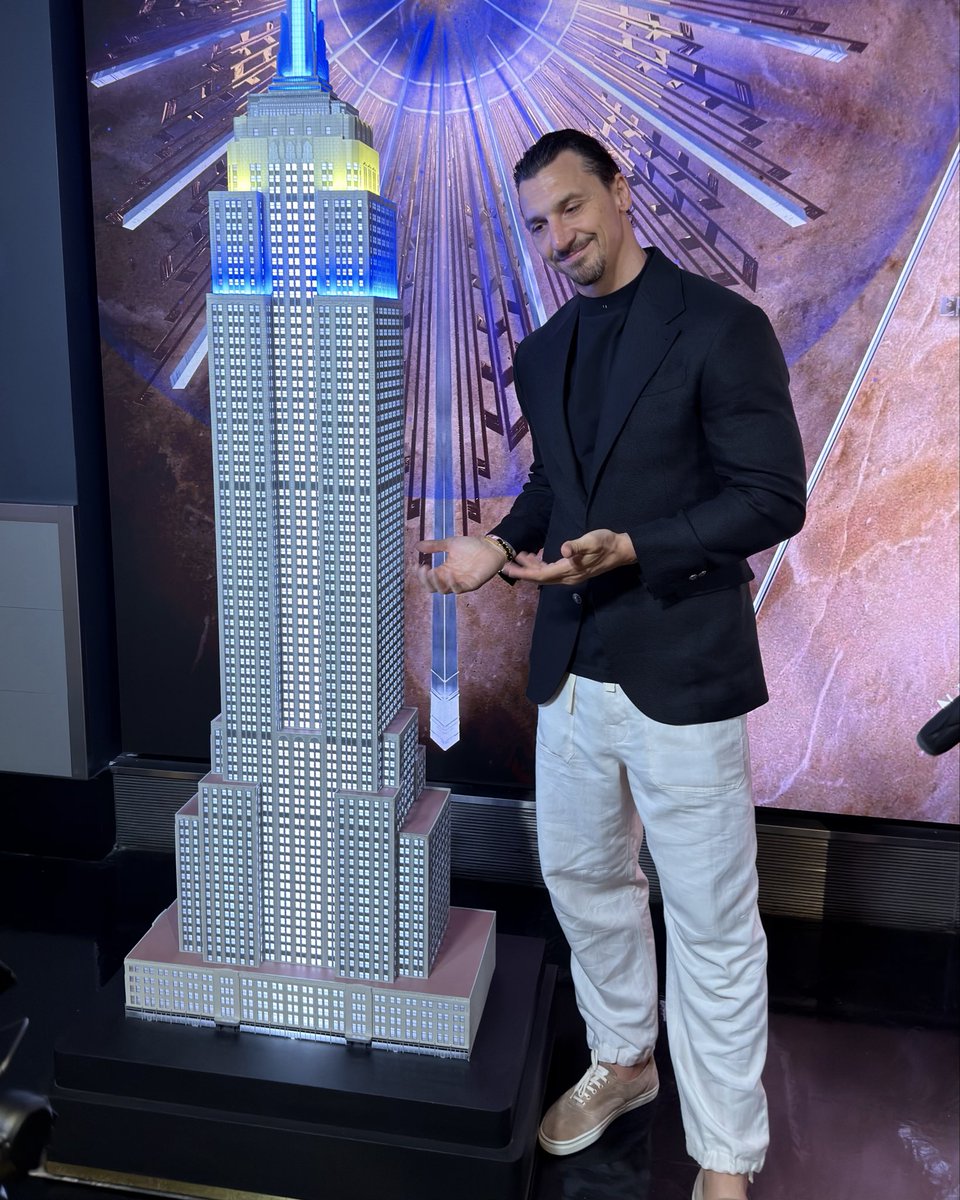 Ibra_official's tweet photo. New York is yellow and blue https://t.co/nRIBauc15H