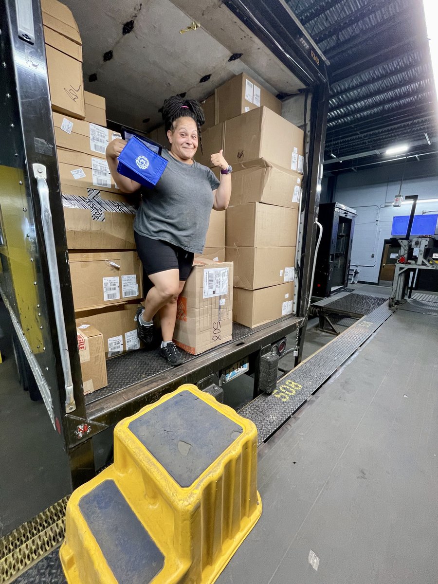 okc_preload's tweet photo. #OKC #Preload 🤩#SafetyInitiative drawing🏆WINNER🏆Preloader/Responder Sam for identifying changing conditions She won our weekly drawing Thank you! #UPS #Recognition #ThankYouThursday https://t.co/XPszgdQQxz