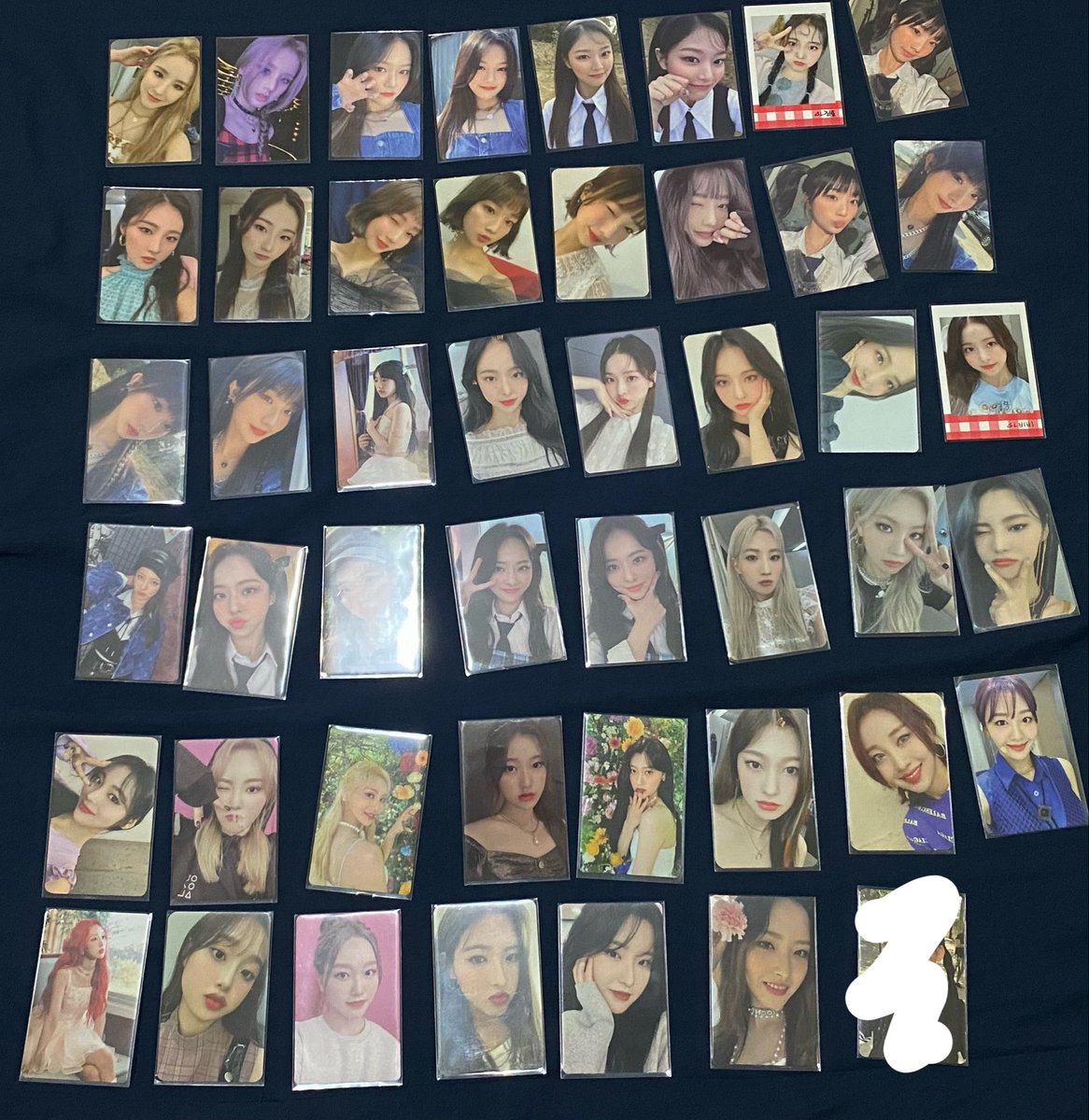 ot7islifee's tweet photo. wts/lfb loona pcs qs 😓
💸  3.5K take all, if not taking all - name ur own price!
🚚 j&amp;t, ggx or lalamove
💳 can do bpi &amp; gcash
- all are still in good condition and has sleeves - can come with a free album! https://t.co/2w9nAVMtKu