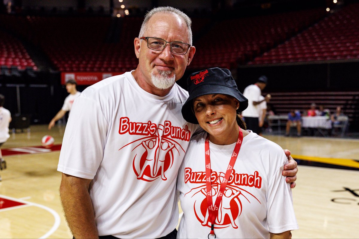 TeamCoachBuzz's tweet photo. 👰‍♀️💙💍🏆🥰 https://t.co/PGOu37Z2oS