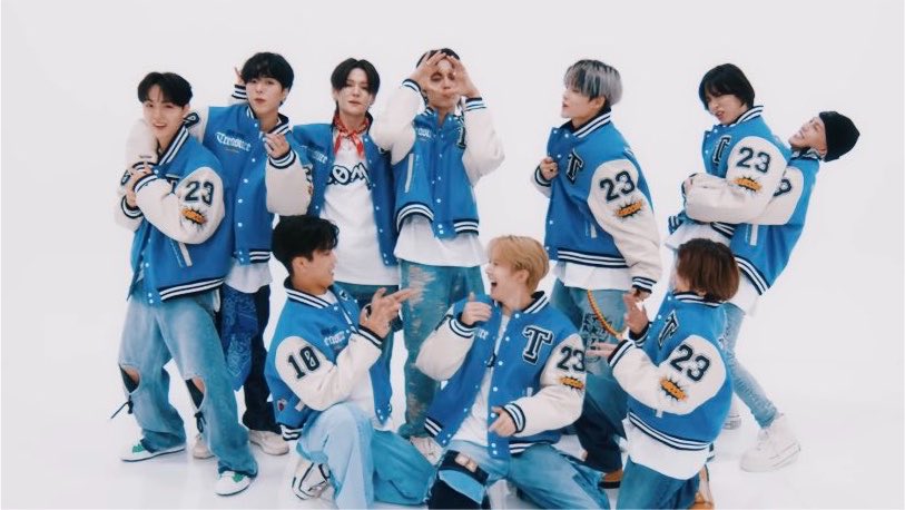 frmjnlnn's tweet photo. I can’t believe it’s already been 6 years with you. That alone is a flex. I don’t know who else that could’ve withstood the journey you’ve been. You’re some of the strongest I know. Congratulations my loves — my gems. You don’t know it, but you have changed the course of my life for the better. You inspire me every single day just because you’re you. May the world continue to see you shine. You’re always worth the wait. Love you boys so much. See you really soon. 🩵💎

#TREASURE #트레저@treasuremembers