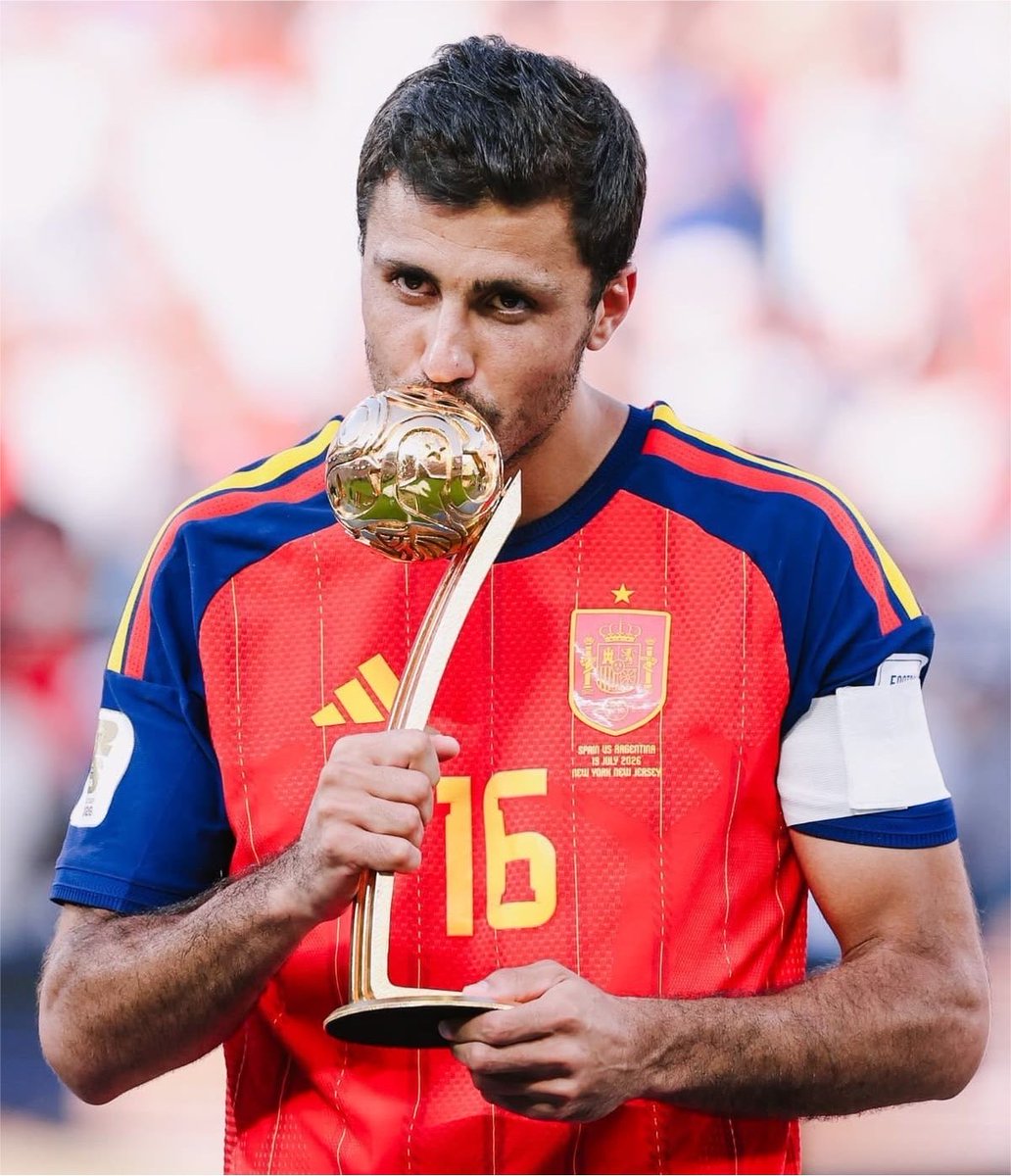 ReshadRahman's tweet photo. ☎️ JUST IN: Hansi Flick has been calling and pushing for Rodri. @FabrizioRomano #Transfers 📞🔵🔴💥 https://t.co/GfboOekmqq