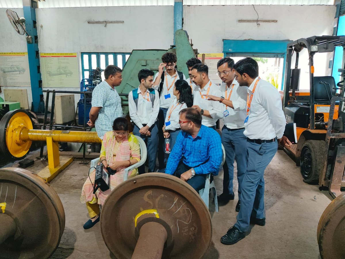 stclucknow's tweet photo. Trainees of STC, Charbagh, Lucknow underwent intensive practical field exposure at the ROH Depot, GOC Kanpur, gaining firsthand experience of BLC Wagon Routine Overhaul (ROH) practices.
#STCLucknow #NorthernRailway #IndianRailways https://t.co/DLVMcY33EZ