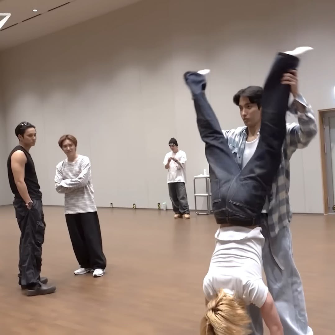 m_mh_526's tweet photo. 무슨 이런 만화적 구도가 https://t.co/WolONmi0UH