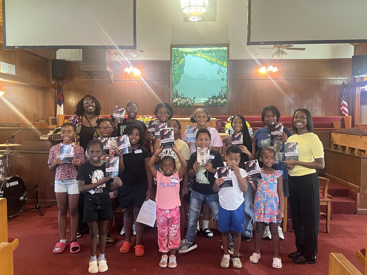doinit4Jesus's tweet photo. What an Awesome Youth Night at Mount Rose - Brenham, TX! Thank you First Lady Helen Harris and Dr. Karmen Williams for having Randi as the Guest Speaker with Daddy and Daughter (DAD) Time. To God Be The Glory, as we Get the Gospel Global 🌏 to All Generations! https://t.co/Qiv0dE3iVx