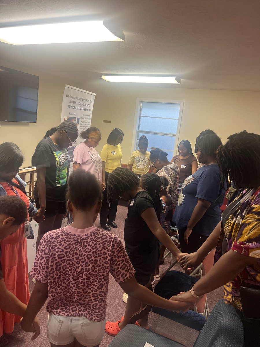 doinit4Jesus's tweet photo. What an Awesome Youth Night at Mount Rose - Brenham, TX! Thank you First Lady Helen Harris and Dr. Karmen Williams for having Randi as the Guest Speaker with Daddy and Daughter (DAD) Time. To God Be The Glory, as we Get the Gospel Global 🌏 to All Generations! https://t.co/Qiv0dE3iVx