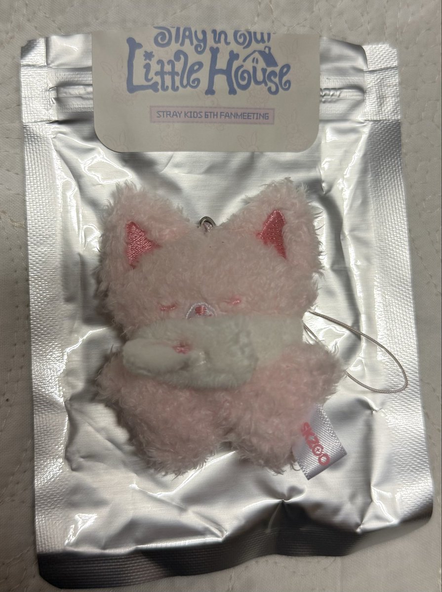 tyom75's tweet photo. 【交換】StrayKids スキズ ペンミ 6th FANMEETING マイクロ SKZOO SECRET PLUSH MICRO Ver STAY in Our Little House グッズ

【譲】フォクシニー 🍓
【求】フォクシニー ノーマル

お気軽にお声掛けください🙇‍♀️ https://t.co/dRtSjkDxIW